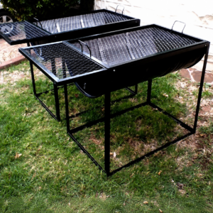 Braai in square frame including side table